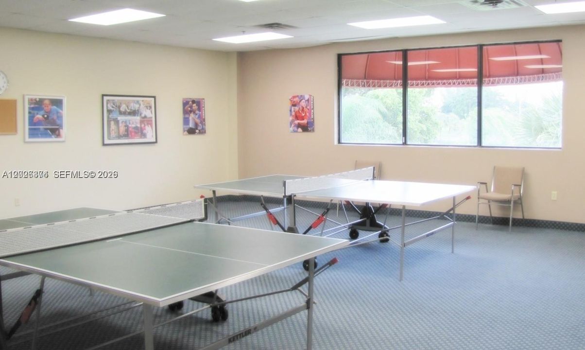 For Sale: $100,000 (1 beds, 1 baths, 900 Square Feet)