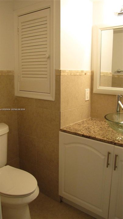 For Sale: $100,000 (1 beds, 1 baths, 900 Square Feet)
