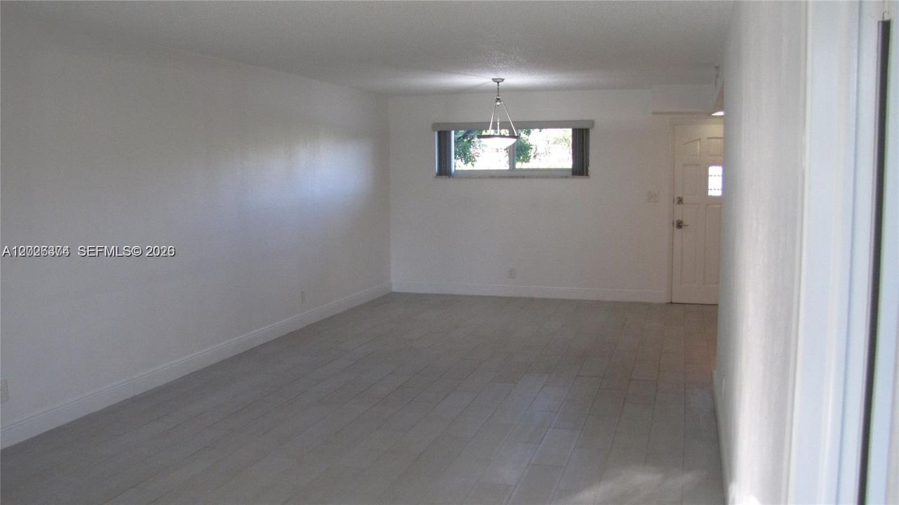 For Sale: $100,000 (1 beds, 1 baths, 900 Square Feet)