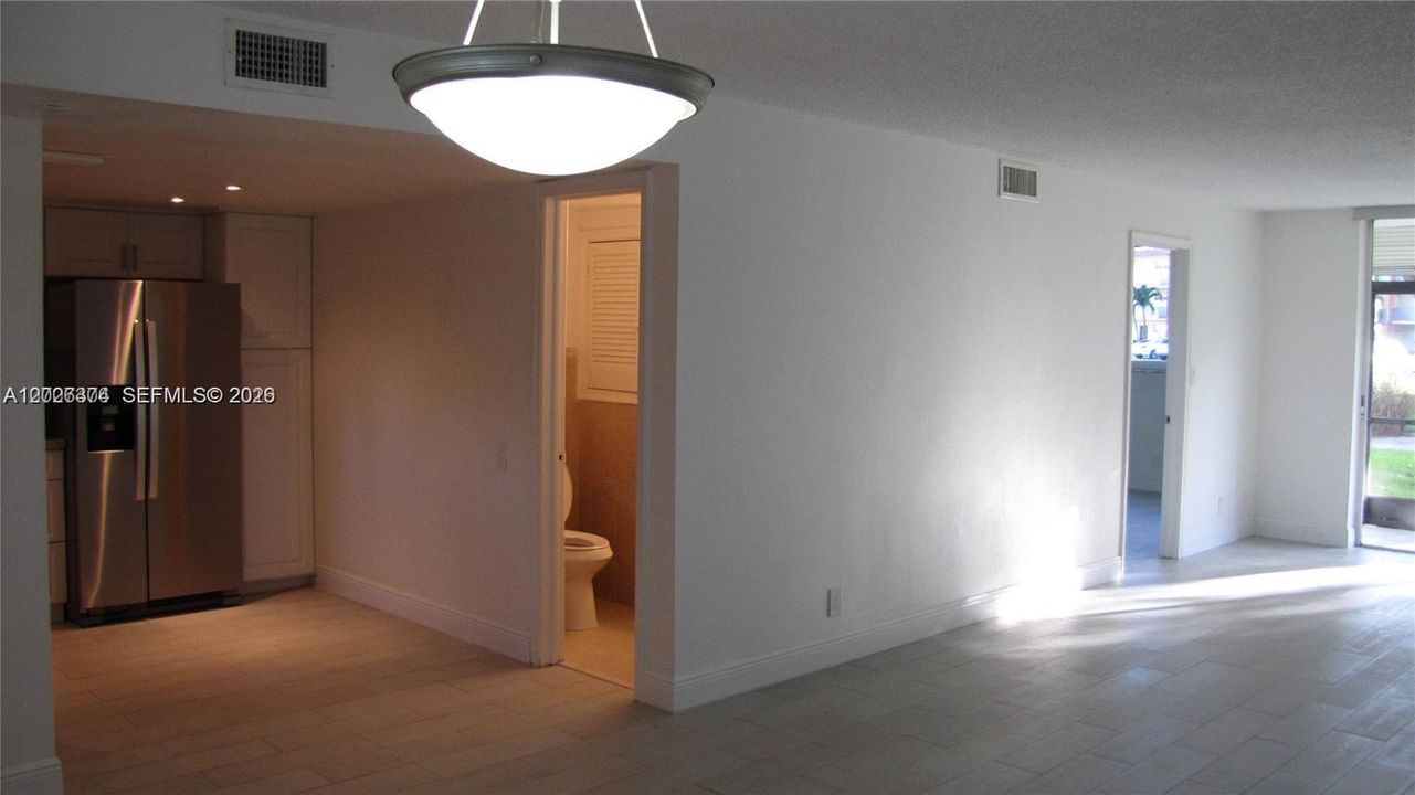 For Sale: $100,000 (1 beds, 1 baths, 900 Square Feet)