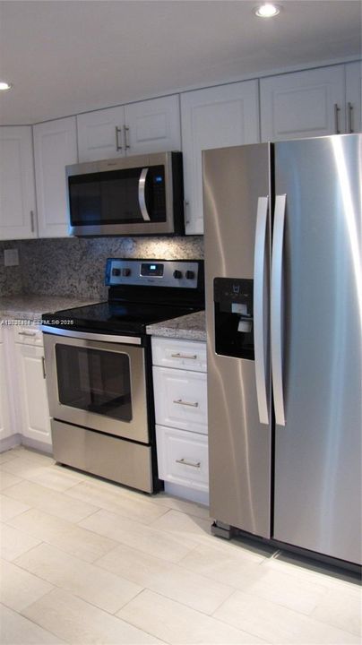 For Sale: $100,000 (1 beds, 1 baths, 900 Square Feet)