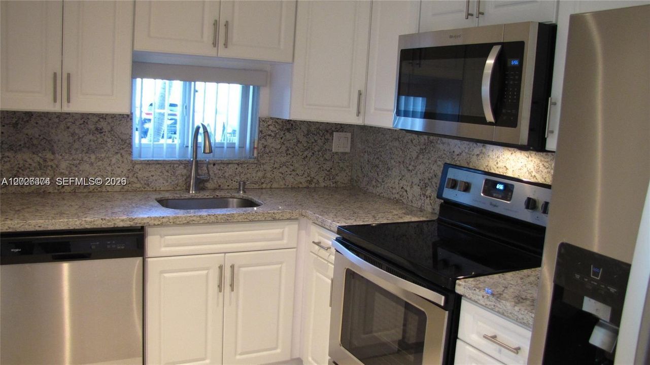 For Sale: $100,000 (1 beds, 1 baths, 900 Square Feet)