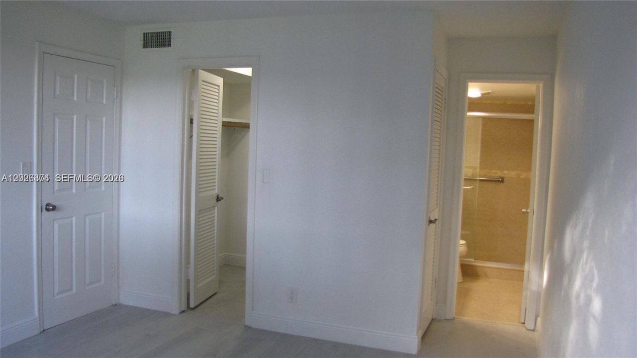 For Sale: $100,000 (1 beds, 1 baths, 900 Square Feet)