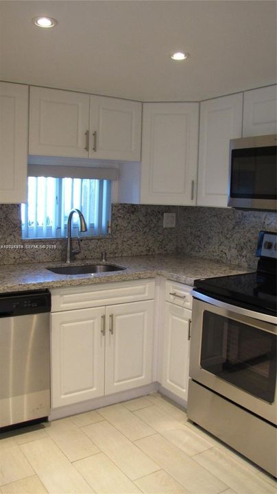 For Sale: $100,000 (1 beds, 1 baths, 900 Square Feet)