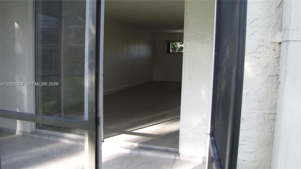For Sale: $100,000 (1 beds, 1 baths, 900 Square Feet)