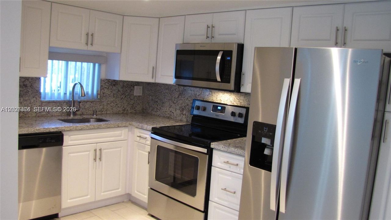 For Sale: $100,000 (1 beds, 1 baths, 900 Square Feet)