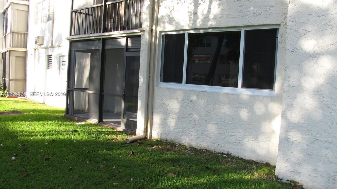 For Sale: $100,000 (1 beds, 1 baths, 900 Square Feet)
