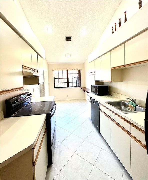 For Rent: $3,350 (3 beds, 2 baths, 1438 Square Feet)
