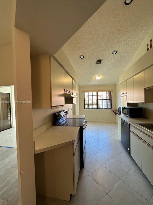 For Rent: $3,350 (3 beds, 2 baths, 1438 Square Feet)