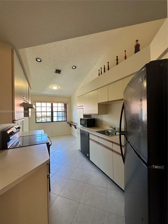 For Rent: $3,350 (3 beds, 2 baths, 1438 Square Feet)