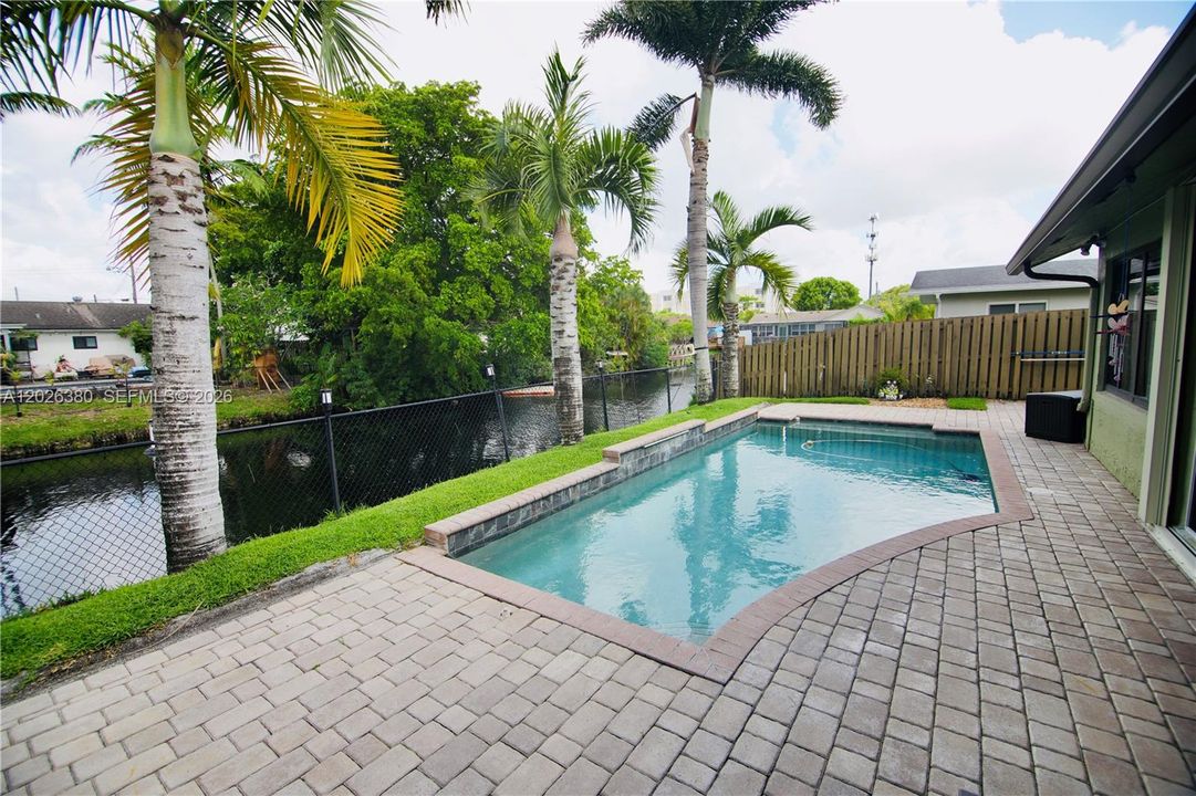For Sale: $700,000 (3 beds, 2 baths, 2118 Square Feet)