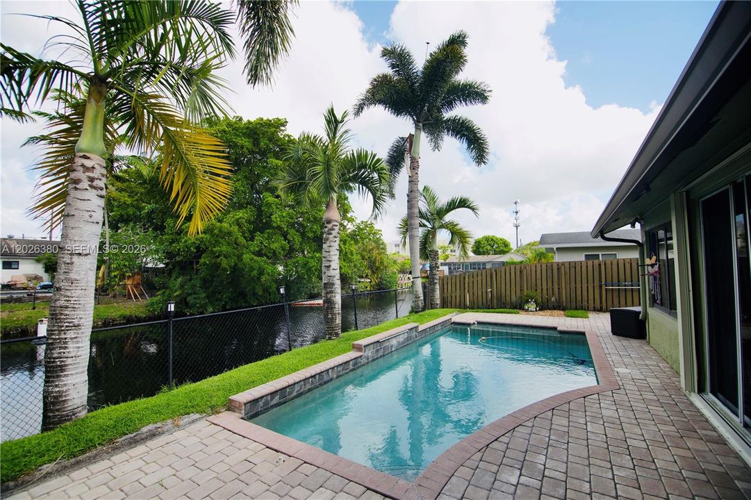 For Sale: $700,000 (3 beds, 2 baths, 2118 Square Feet)