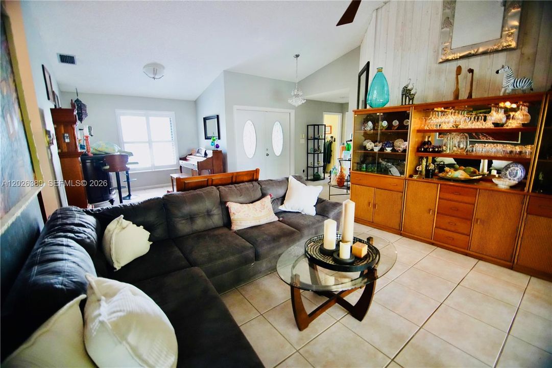 For Sale: $700,000 (3 beds, 2 baths, 2118 Square Feet)