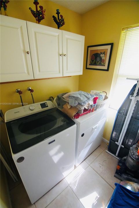 For Sale: $700,000 (3 beds, 2 baths, 2118 Square Feet)