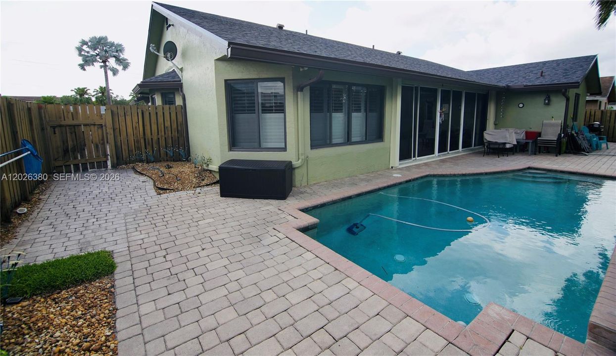 For Sale: $700,000 (3 beds, 2 baths, 2118 Square Feet)