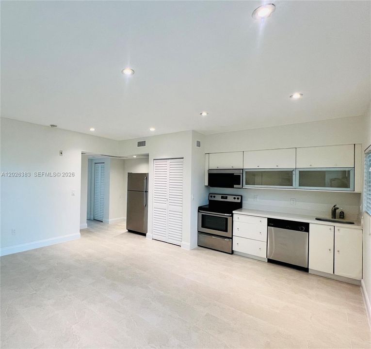 For Rent: $2,300 (1 beds, 1 baths, 603 Square Feet)
