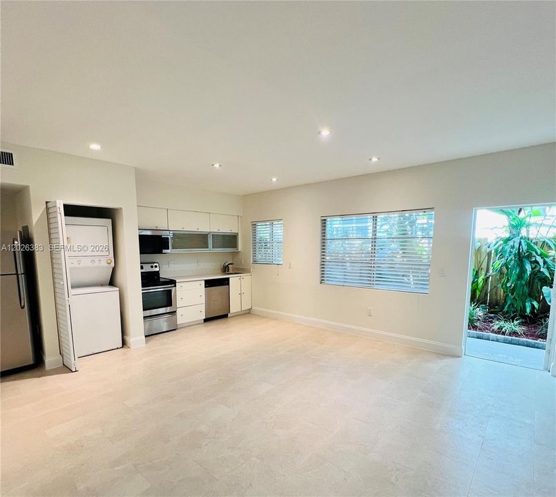 For Rent: $2,300 (1 beds, 1 baths, 603 Square Feet)