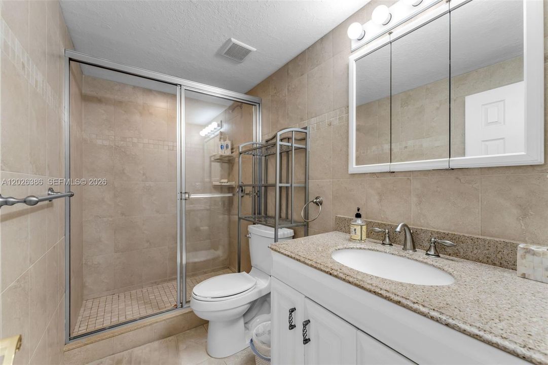 For Rent: $2,850 (2 beds, 1 baths, 981 Square Feet)