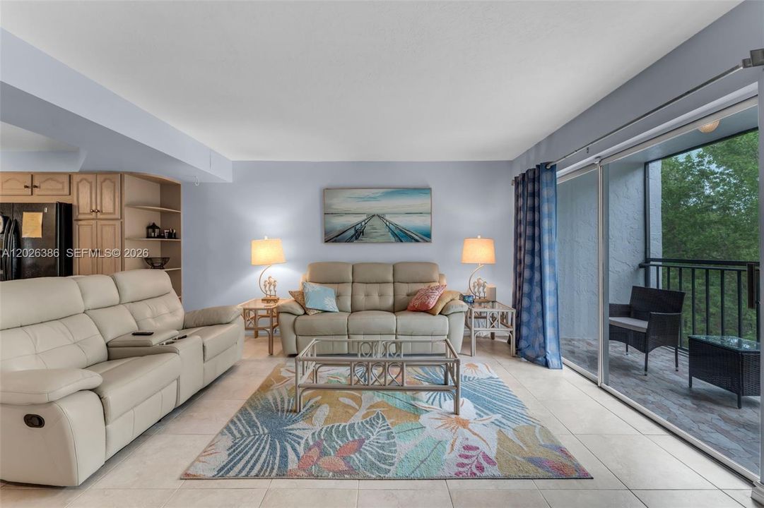 For Rent: $2,850 (2 beds, 1 baths, 981 Square Feet)