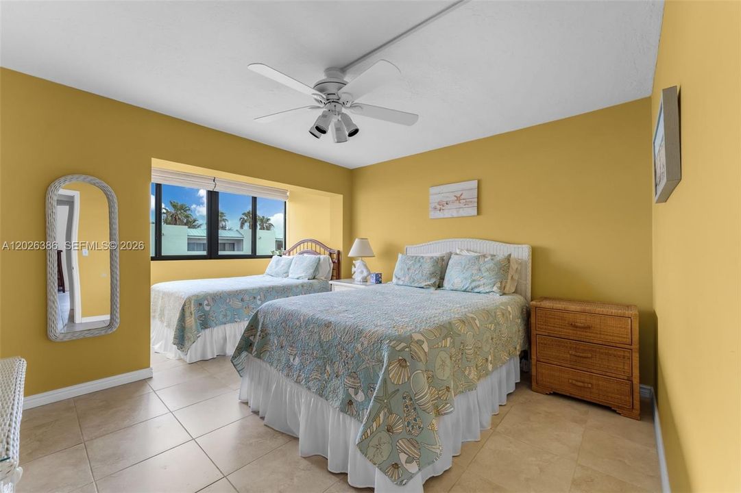 For Rent: $2,850 (2 beds, 1 baths, 981 Square Feet)