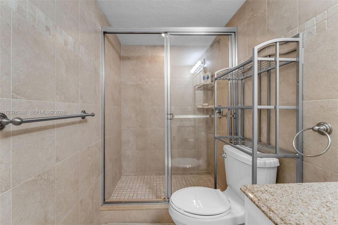 For Rent: $2,850 (2 beds, 1 baths, 981 Square Feet)