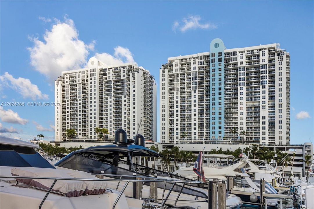 Activo con contrato: $2,995,000 (3 camas, 3 baños, 1900 Pies cuadrados)