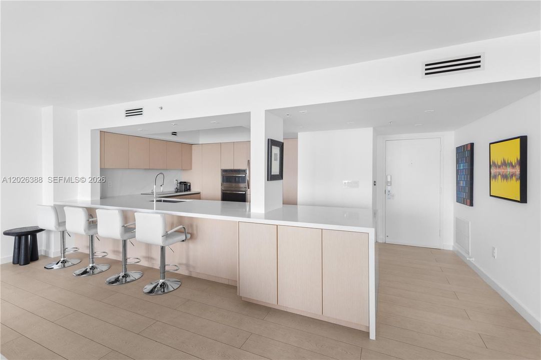 Activo con contrato: $2,995,000 (3 camas, 3 baños, 1900 Pies cuadrados)