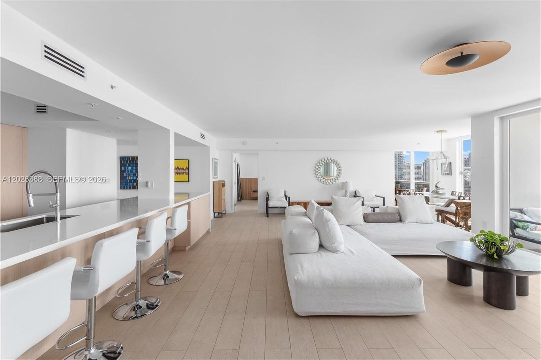 Activo con contrato: $2,995,000 (3 camas, 3 baños, 1900 Pies cuadrados)