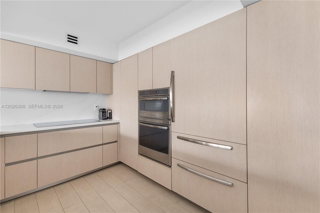 Activo con contrato: $2,995,000 (3 camas, 3 baños, 1900 Pies cuadrados)