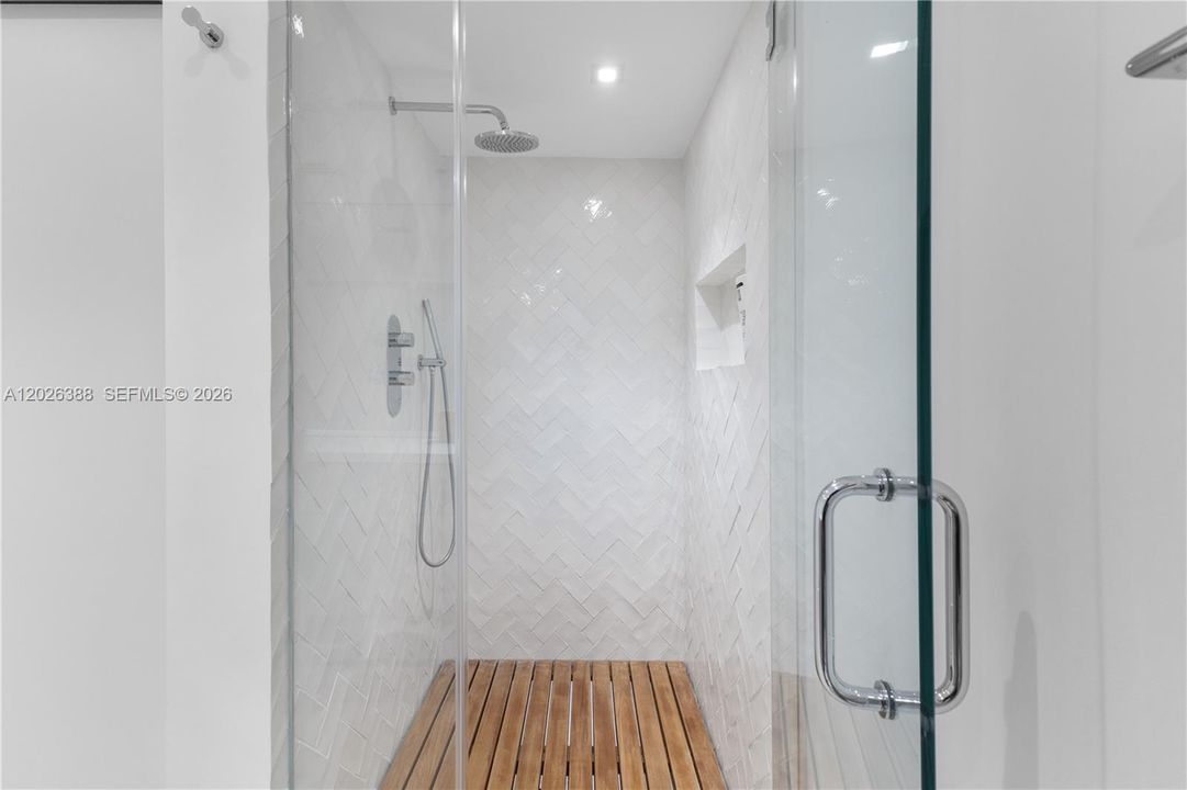 Activo con contrato: $2,995,000 (3 camas, 3 baños, 1900 Pies cuadrados)