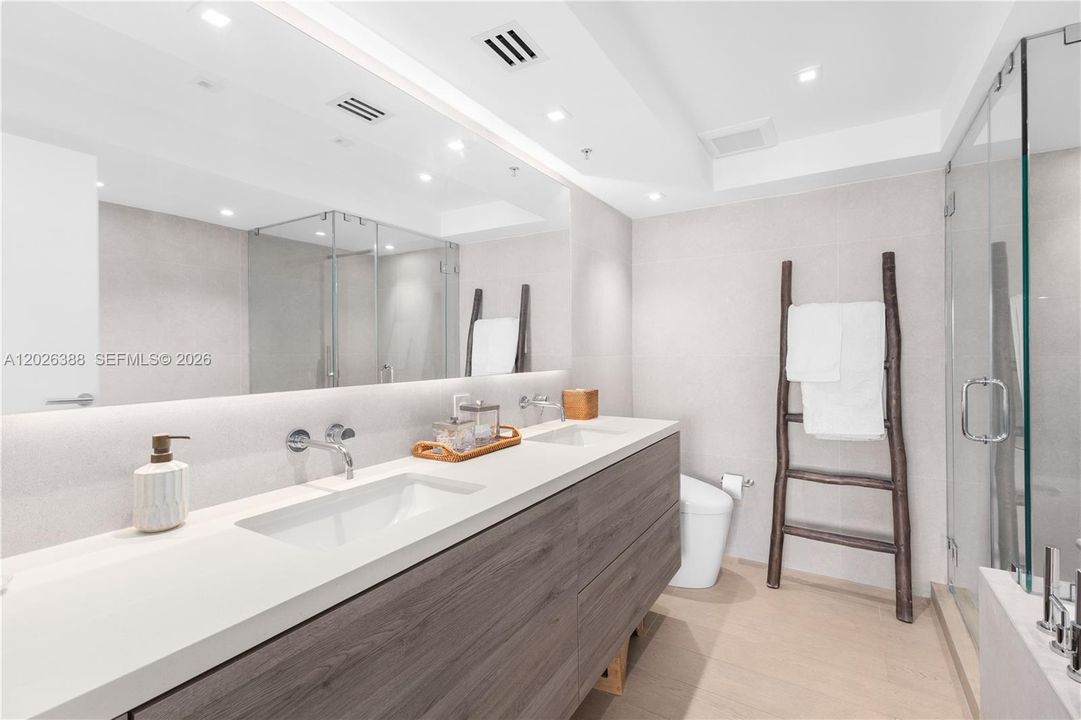 Activo con contrato: $2,995,000 (3 camas, 3 baños, 1900 Pies cuadrados)