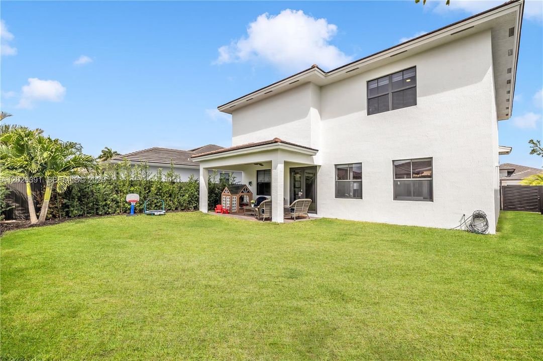 For Sale: $1,195,000 (5 beds, 4 baths, 2806 Square Feet)