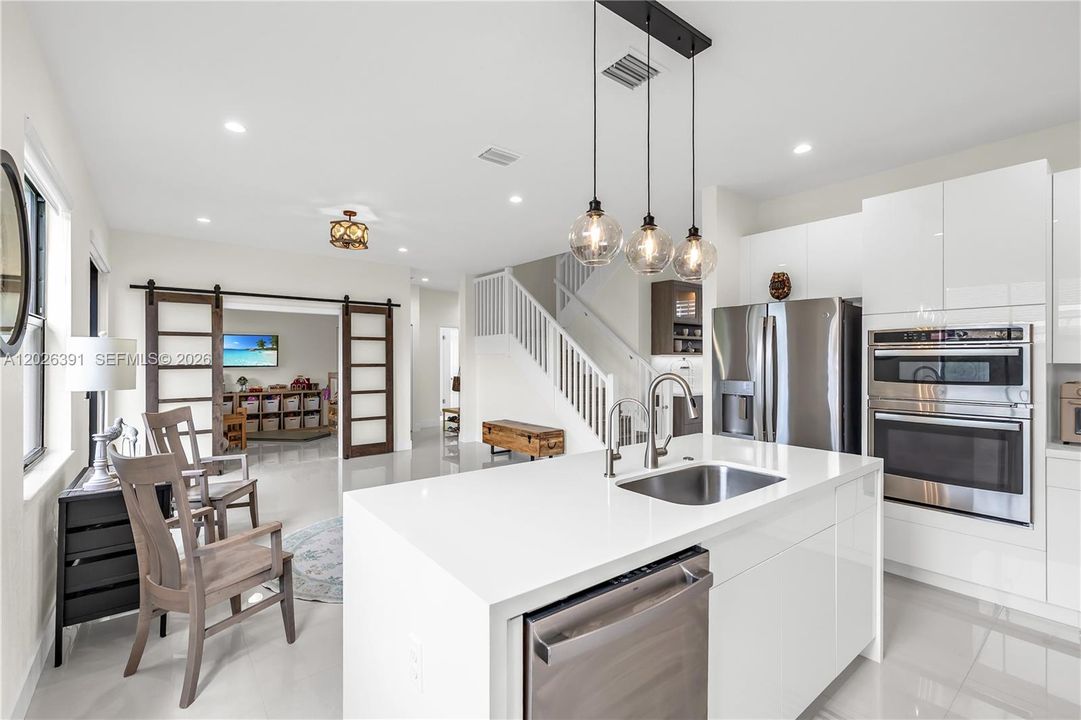 For Sale: $1,195,000 (5 beds, 4 baths, 2806 Square Feet)