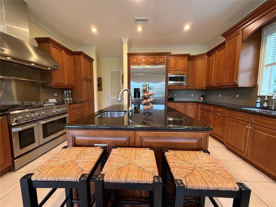 For Sale: $2,950,000 (4 beds, 4 baths, 4736 Square Feet)