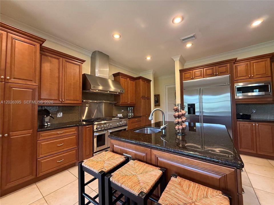 For Sale: $2,950,000 (4 beds, 4 baths, 4736 Square Feet)
