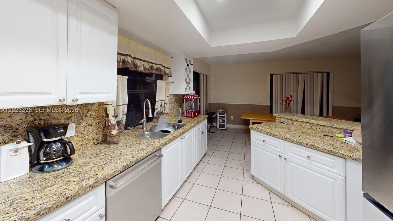 En Venta: $634,500 (3 camas, 2 baños, 2411 Pies cuadrados)