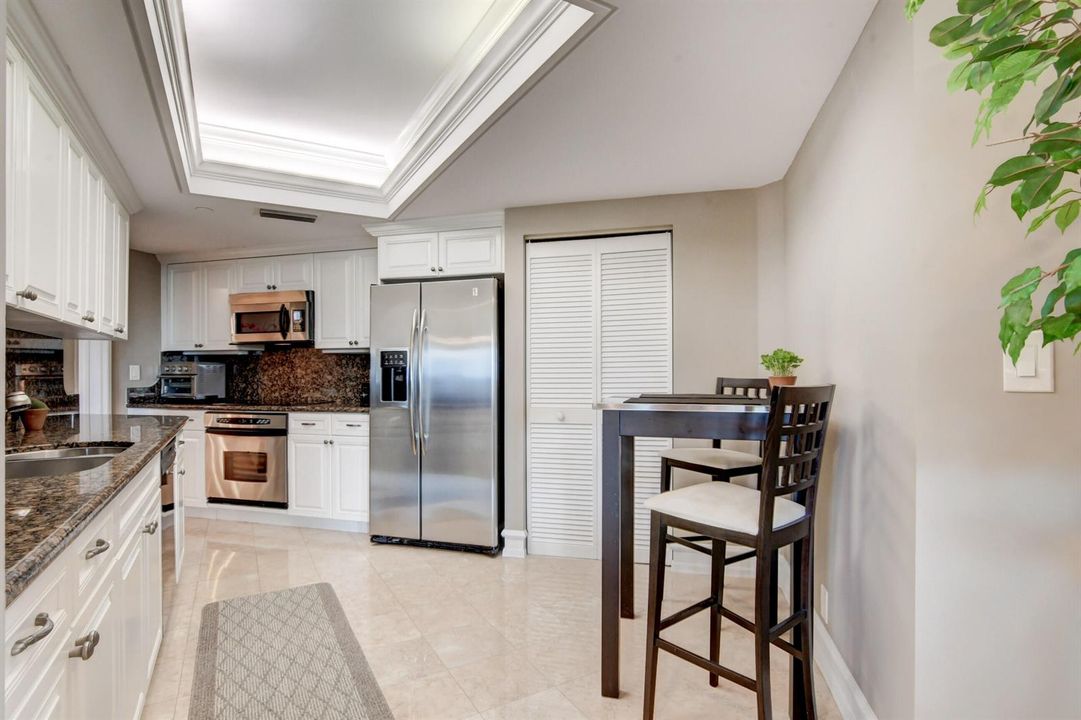 Eat-In Kitchen