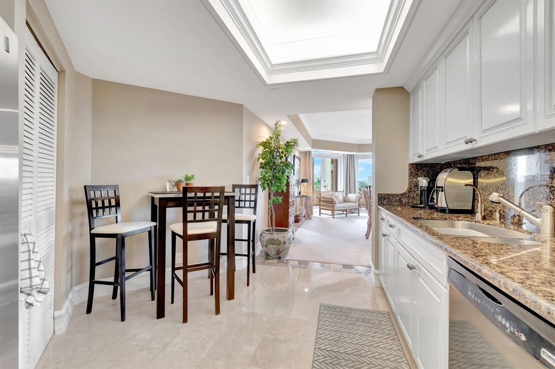 Eat-In Kitchen