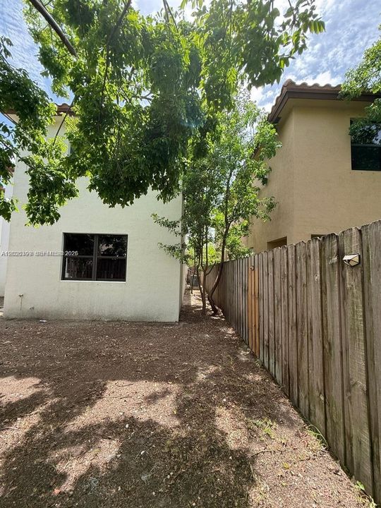 For Rent: $3,100 (3 beds, 2 baths, 2115 Square Feet)