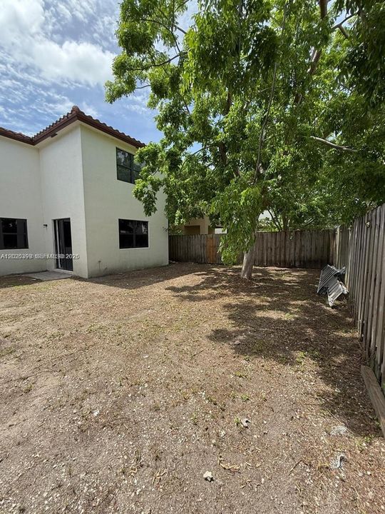 For Rent: $3,100 (3 beds, 2 baths, 2115 Square Feet)