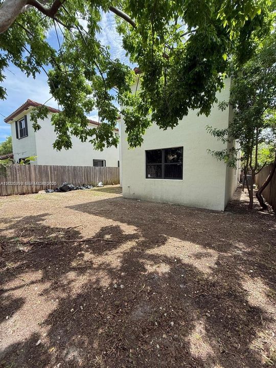 For Rent: $3,100 (3 beds, 2 baths, 2115 Square Feet)