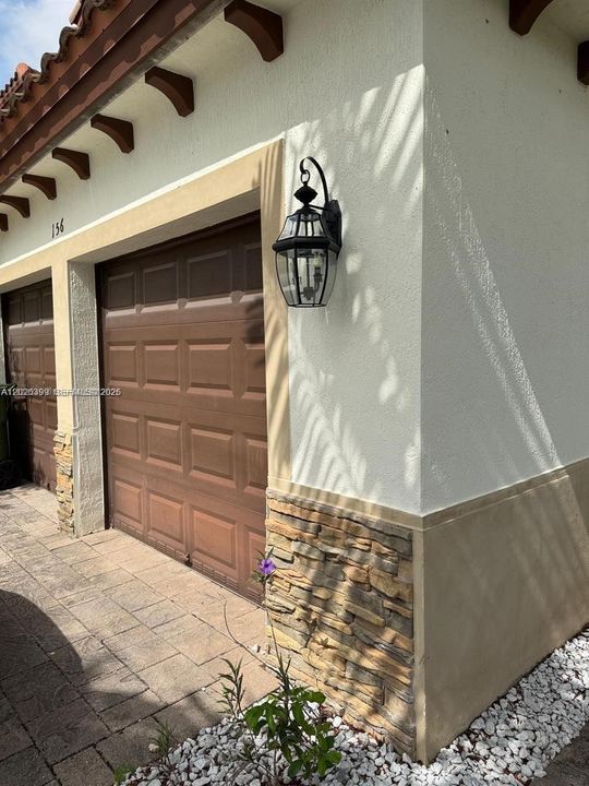 For Rent: $3,100 (3 beds, 2 baths, 2115 Square Feet)