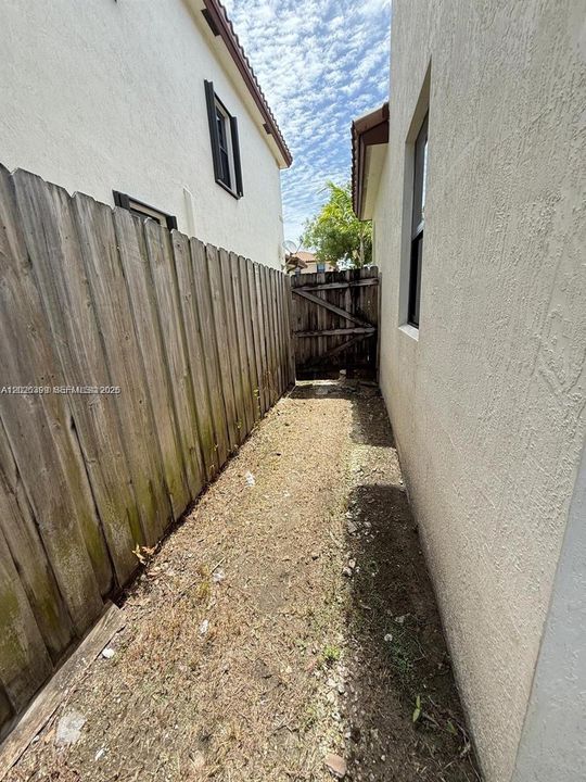For Rent: $3,100 (3 beds, 2 baths, 2115 Square Feet)