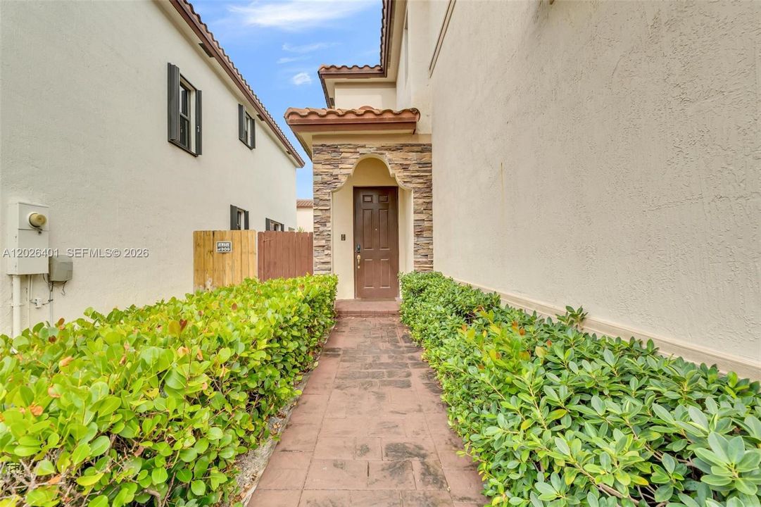 For Rent: $2,950 (3 beds, 2 baths, 2031 Square Feet)