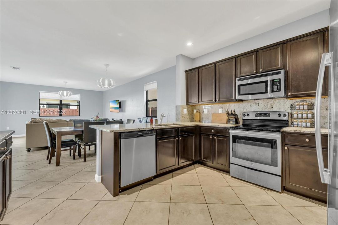 For Rent: $2,950 (3 beds, 2 baths, 2031 Square Feet)