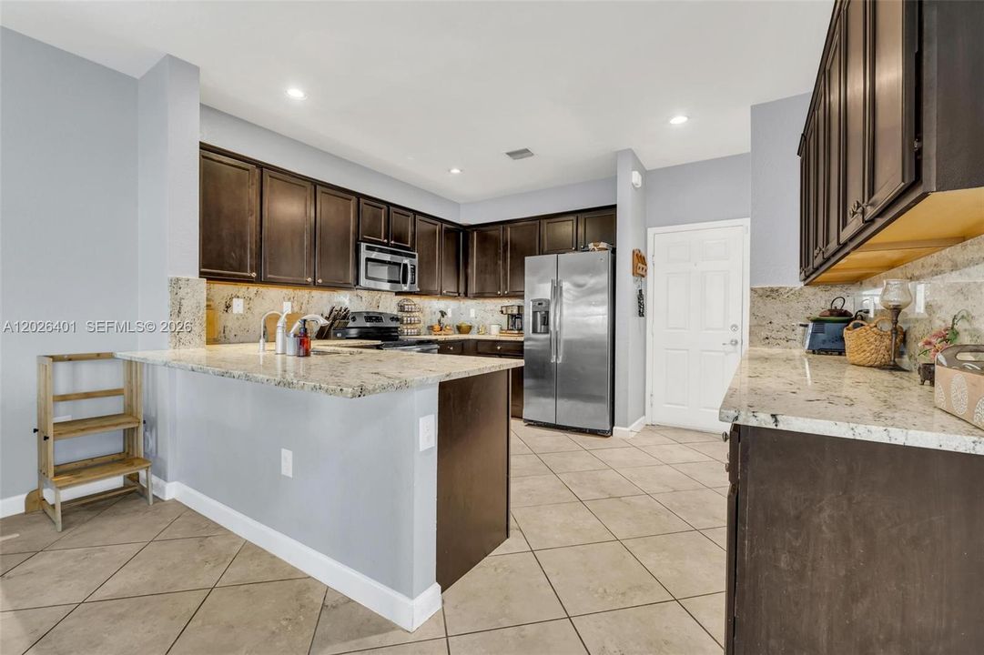 For Rent: $2,950 (3 beds, 2 baths, 2031 Square Feet)
