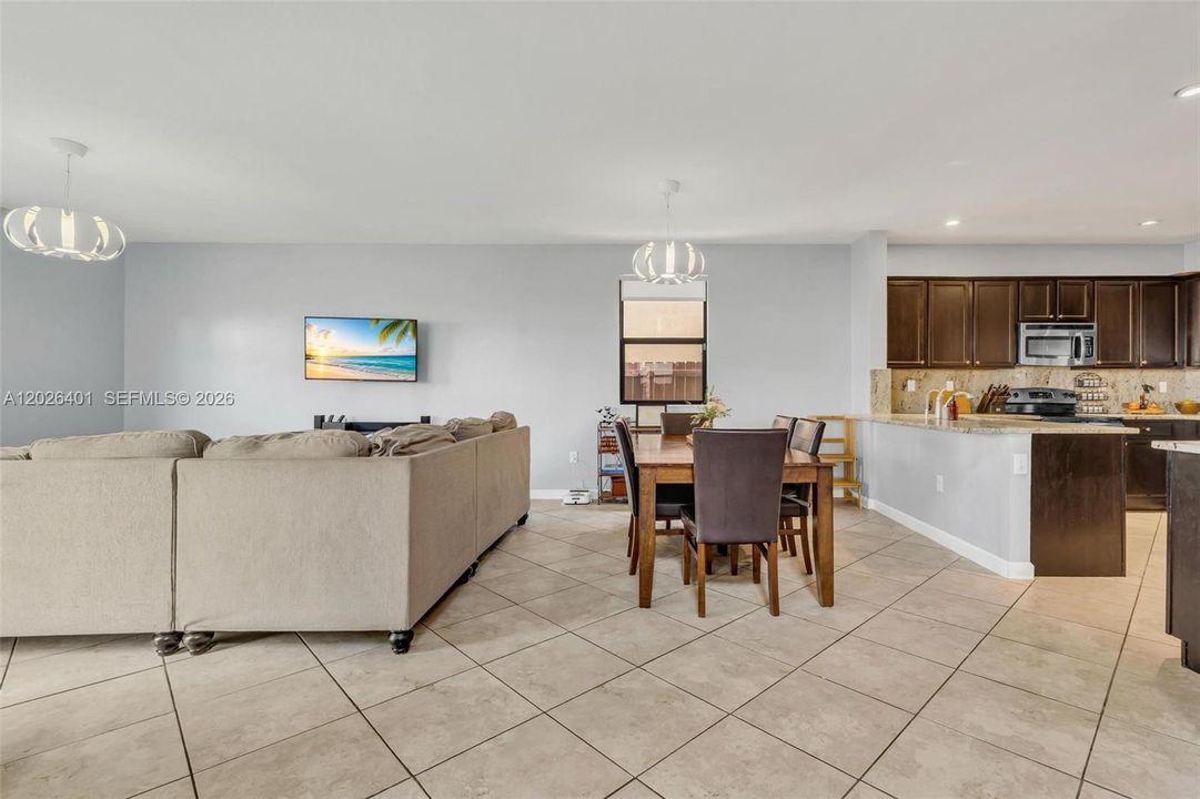 For Rent: $2,950 (3 beds, 2 baths, 2031 Square Feet)