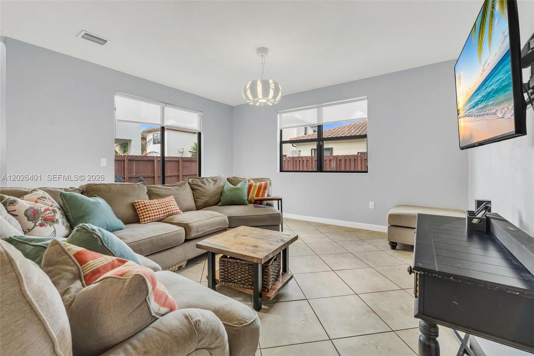 For Rent: $2,950 (3 beds, 2 baths, 2031 Square Feet)