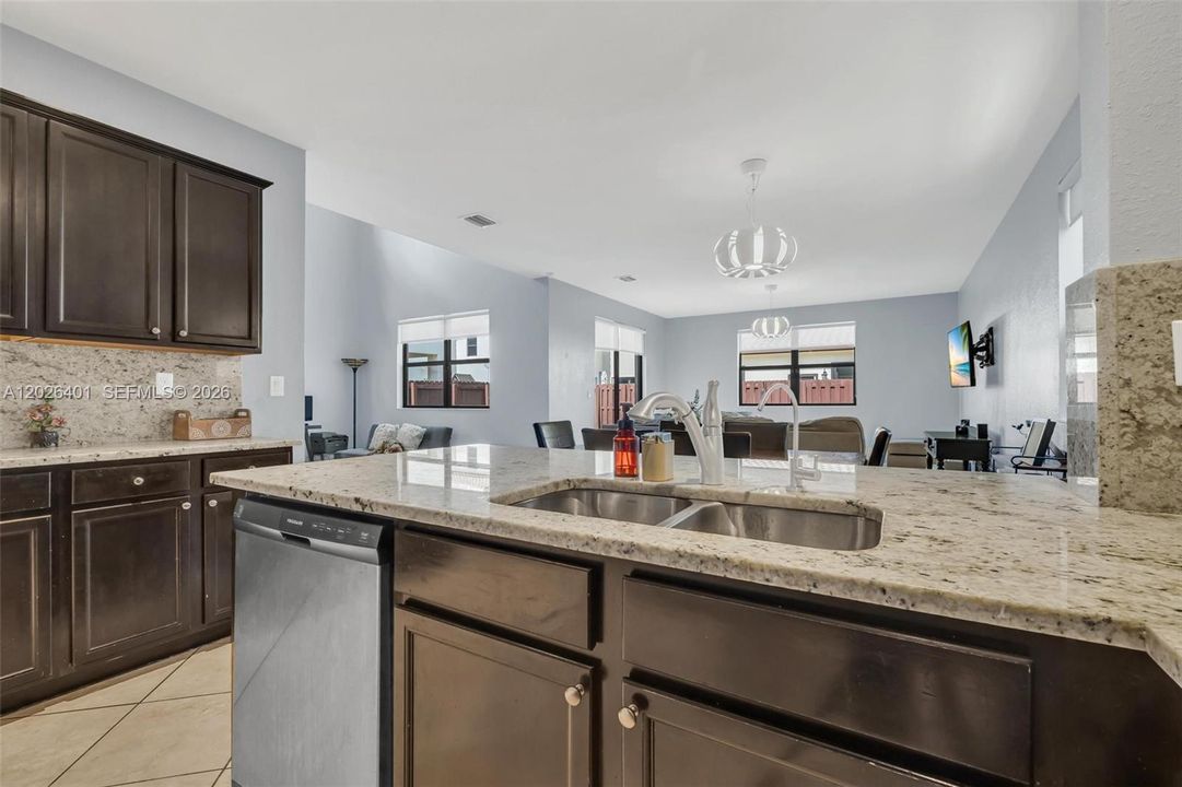 For Rent: $2,950 (3 beds, 2 baths, 2031 Square Feet)