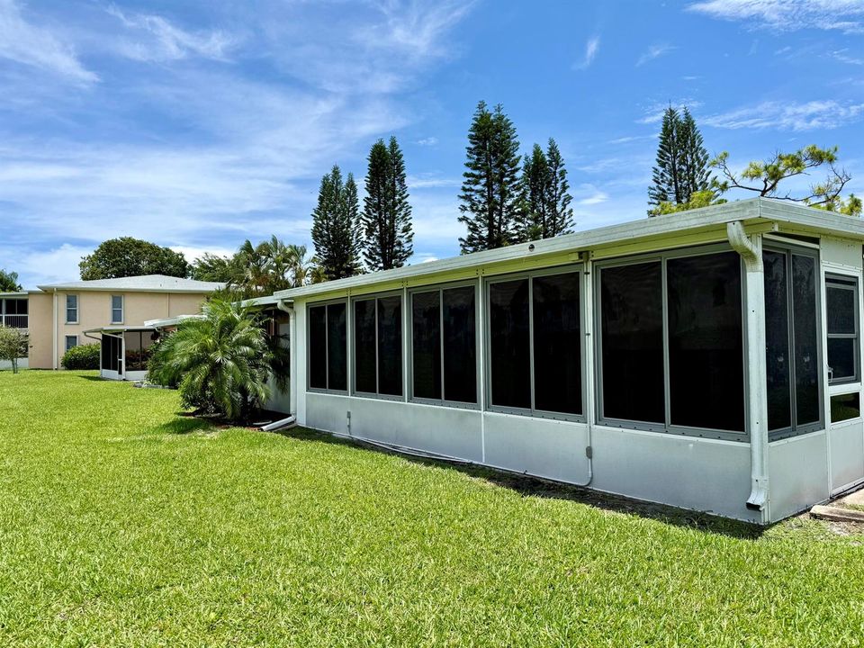 EXTERIOR BACK